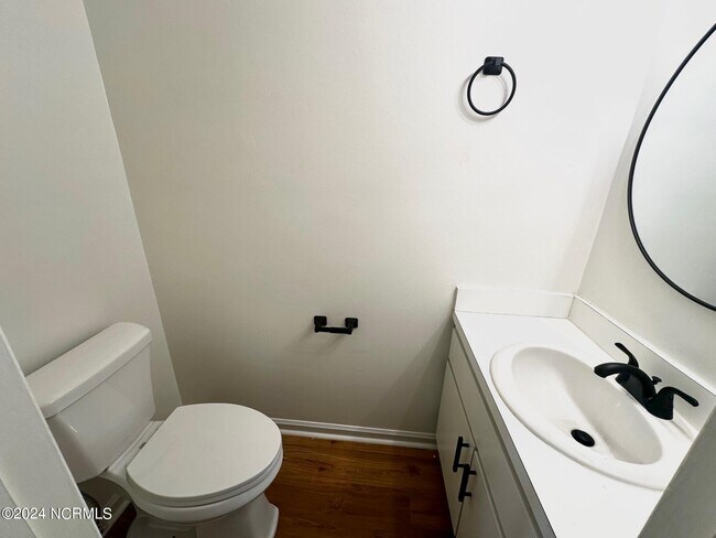 Building Photo - 105 Kim Ave