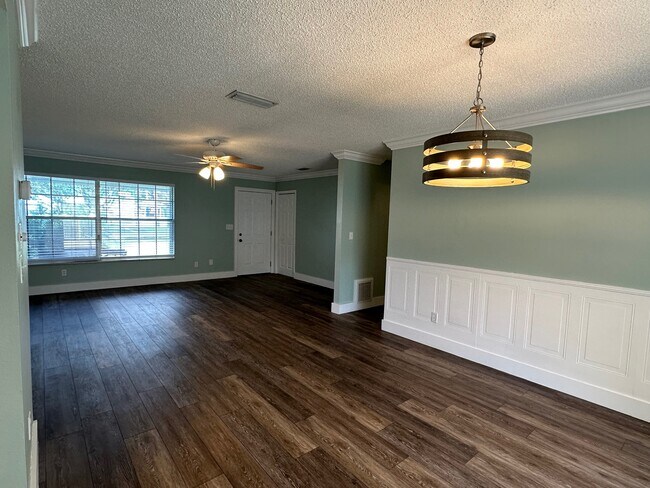 Foto del edificio - 647 Goodwin Ave