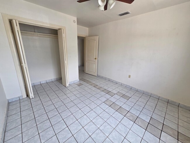 Foto del edificio - 2417 E Kearney St