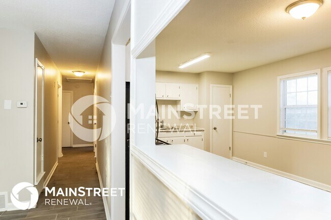 Foto del edificio - 2570 Hillcrest Dr