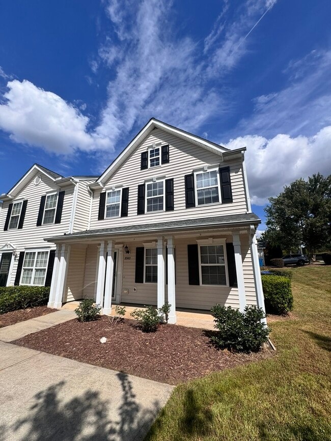 Photo - Great space in this 3 bedroom 2 and 1/2 bath end unit Townhome!