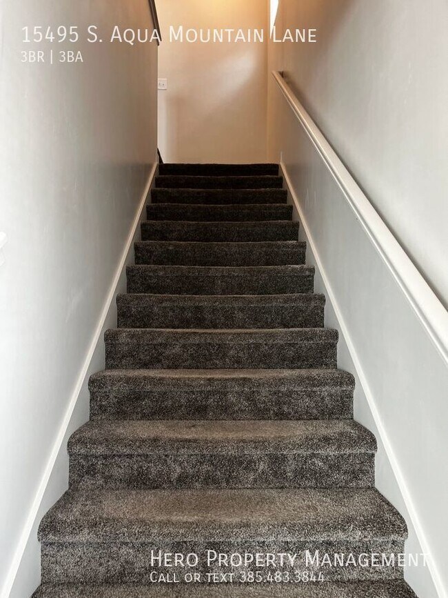 Foto del edificio - 15495 Aqua Mountain Ln