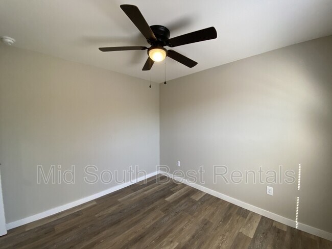 Building Photo - Move in special: 50% OFF your First Month'...