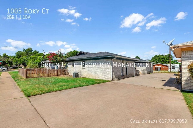 Building Photo - 1005 Roky Ct