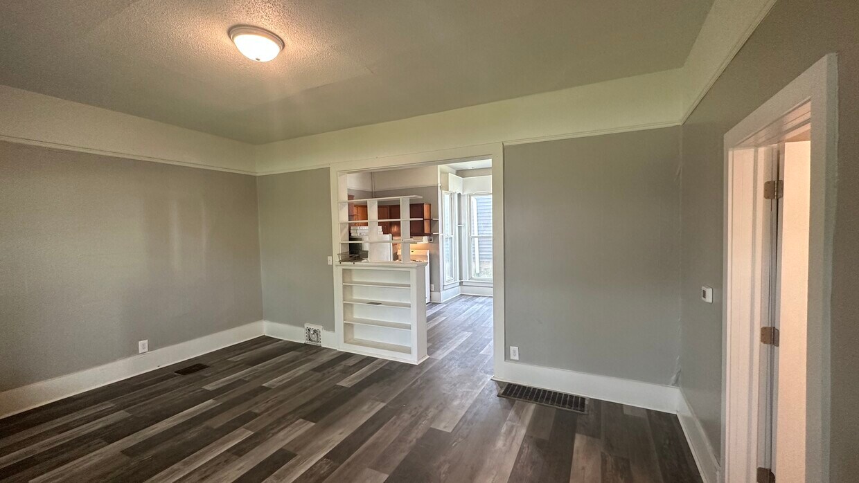 Living Room - 712 Poplar St