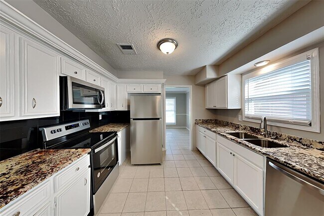 Foto del edificio - 22530 Smokey Hill Dr