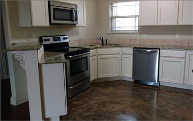 Building Photo - Incredible home with great patio for grilling