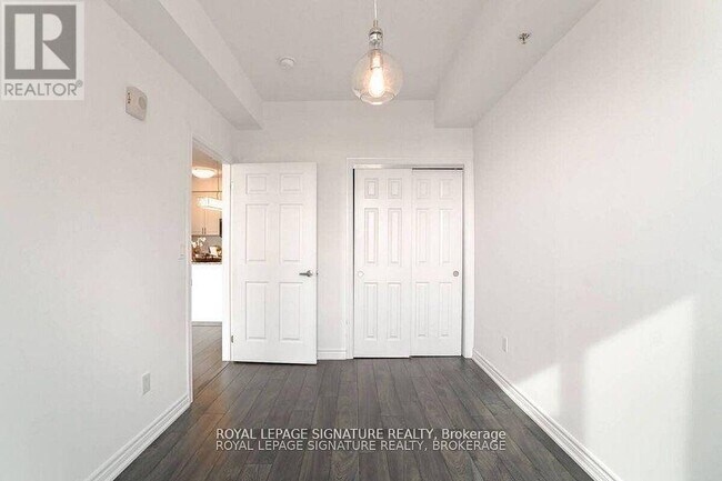 Photo du bâtiment - 2490 Old Bronte Rd