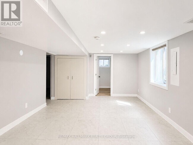 Building Photo - 735 Borthwick Ave