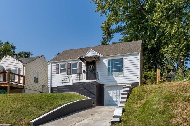 Building Photo - Benson Beauty!