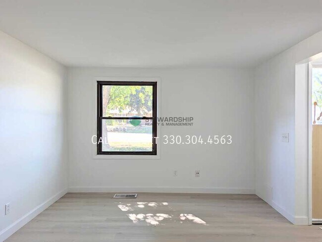 Foto del edificio - 376 Oak Mnr Ave NE
