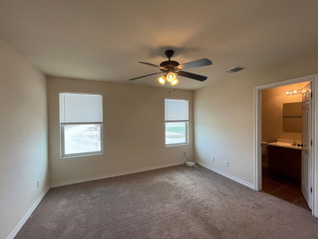 Building Photo - Townhome for rent