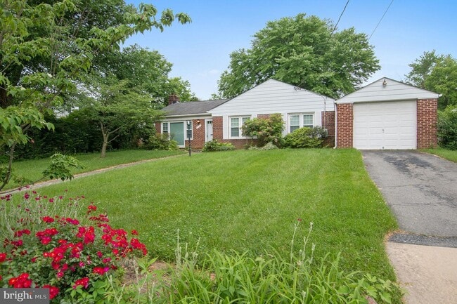 Photo - 9702 Bellevue Dr House