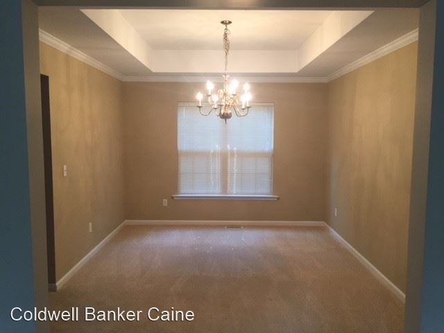 Building Photo - 4 br, 2.5 bath House - 524 S. Orchard Farm...