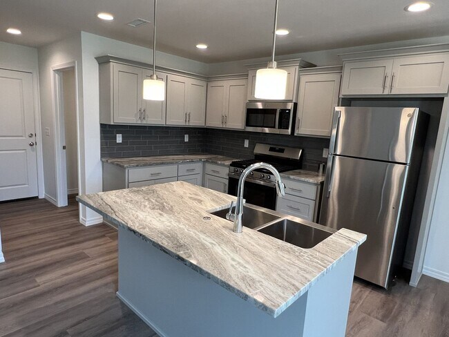 Building Photo - New Home In Nixa-Wont Last!
