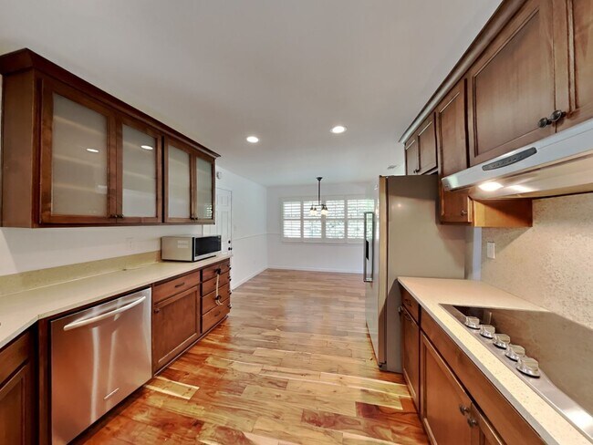 Building Photo - Fantastic 4/2 Home in El Sobrante