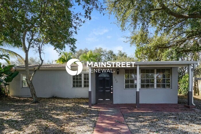 Foto principal - 3 Bedroom Pet-Friendly Home in West Park, FL with Main Street Renewal