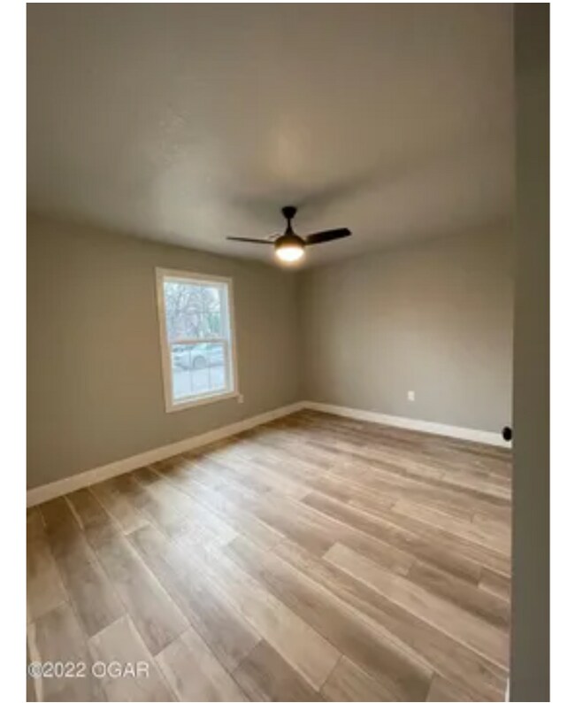 Foto del edificio - 719 W B St