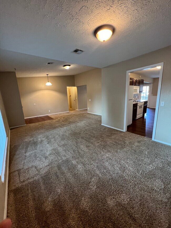 Building Photo - 1020 Guinn Ln