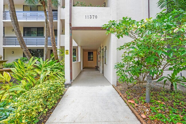 Building Photo - 11370 12 Oaks Way