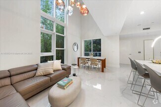 Building Photo - 455 NE 39th St