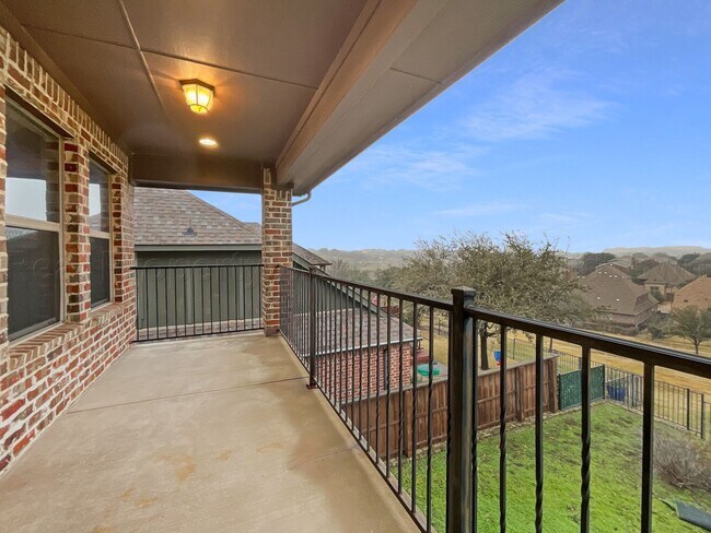 Building Photo - Gorgeous 3 bedroom, 3 bath home in lovely ...