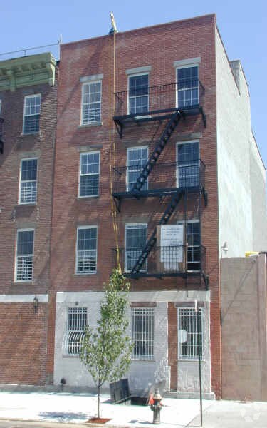 Primary Photo - 579 Washington Ave
