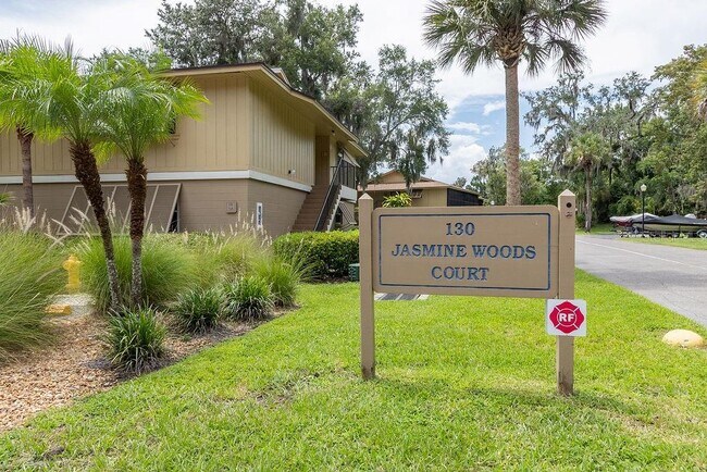 Foto del edificio - 130 Jasmine Woods Ct