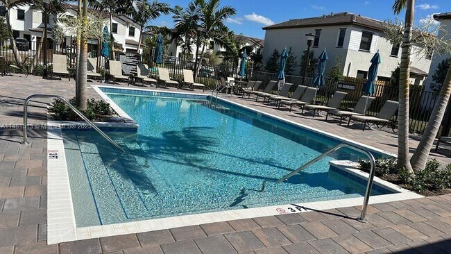 Foto del edificio - 15967 SW 2nd St