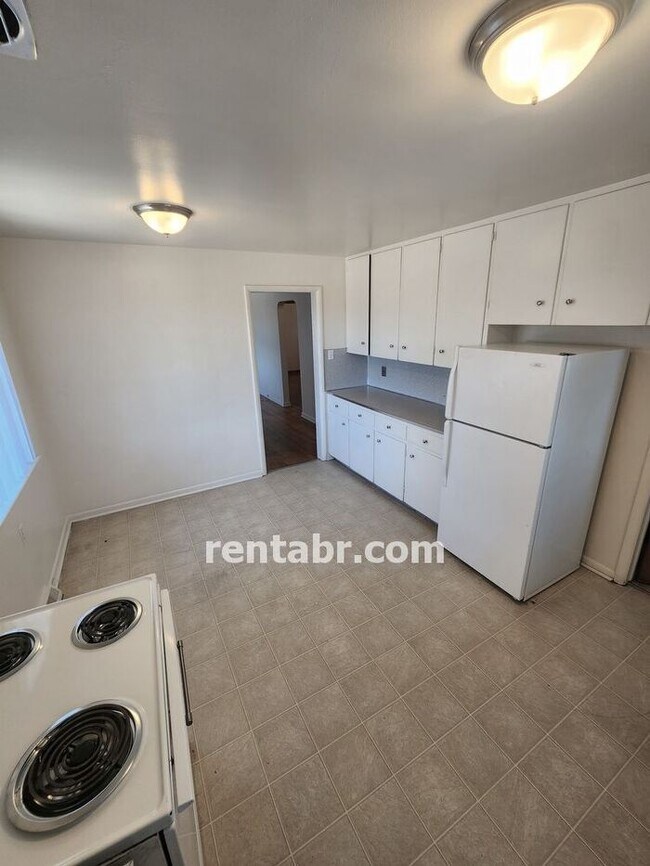 Foto del edificio - Available NOW! Walk to Sloans Lake & Highl...