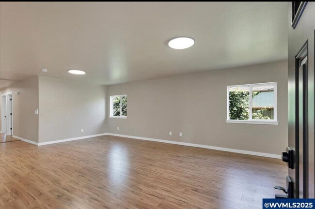 Foto del edificio - 527 22nd St NE