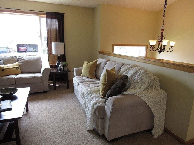 Foto del edificio - 4184 Jansen Ave NE