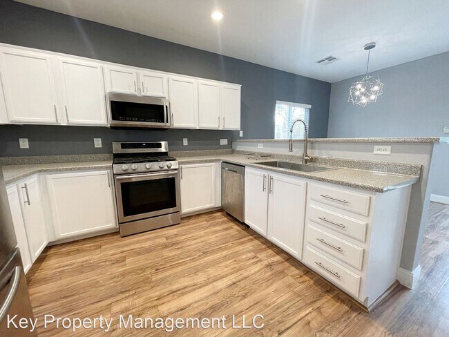 Building Photo - 4 br, 2.5 bath House - 2825 Woodland Park Ave