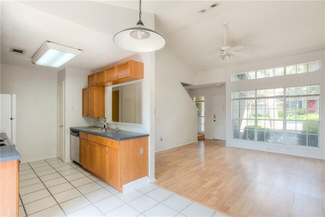 Building Photo - 1015 E Yager Ln