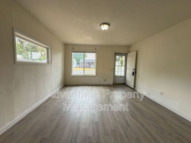 Building Photo - 319 15th Ave SE