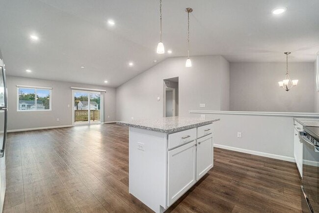 Building Photo - 2209 Macatawa Ln