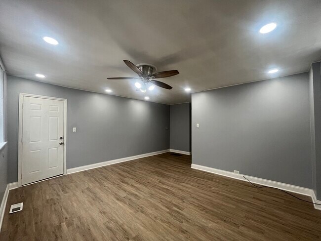 Foto del edificio - 1646 W Cermak Rd