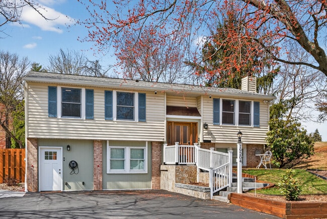 Photo - 19204 Saint Johnsbury Ln House