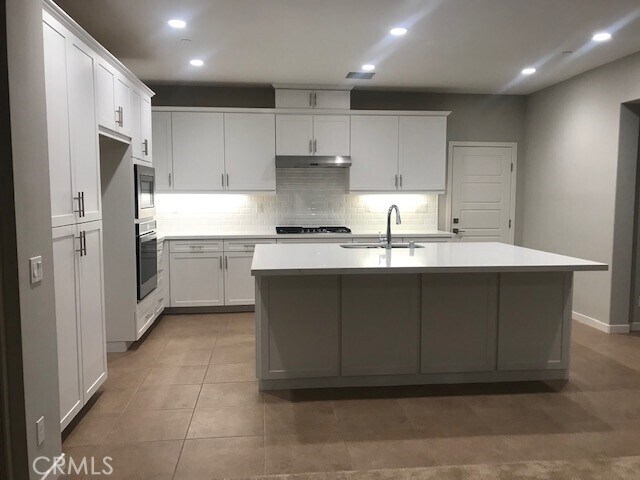 Building Photo - 132 Modjeska