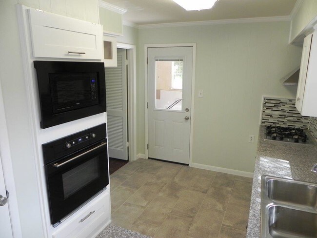 Building Photo - 121 Redbud Trail