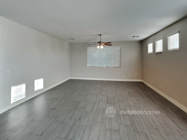 Foto del edificio - 16435 S 10th St
