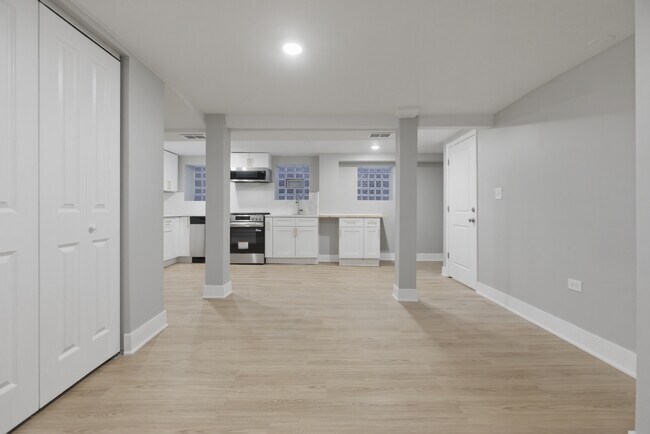 Foto del edificio - 3716 N Racine Ave