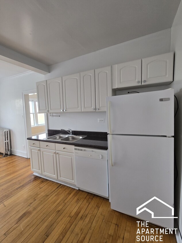 Primary Photo - 2849 W Berteau Ave