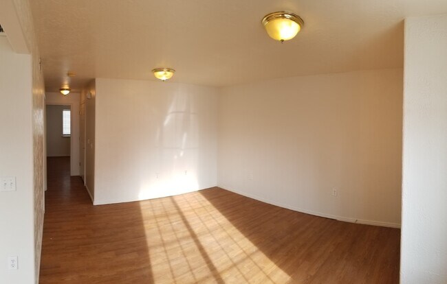 Building Photo - 2 bed, 1 bath Condo @ Continental Park w/ ...
