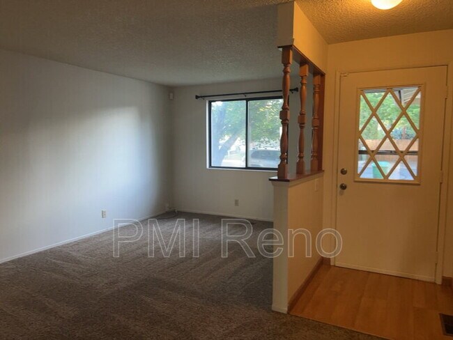 Foto del edificio - 3358 Candelaria Dr