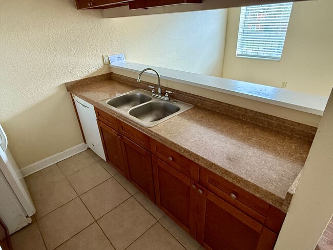 Foto del edificio - 2/1.5 Townhome located in Tampa with Priva...