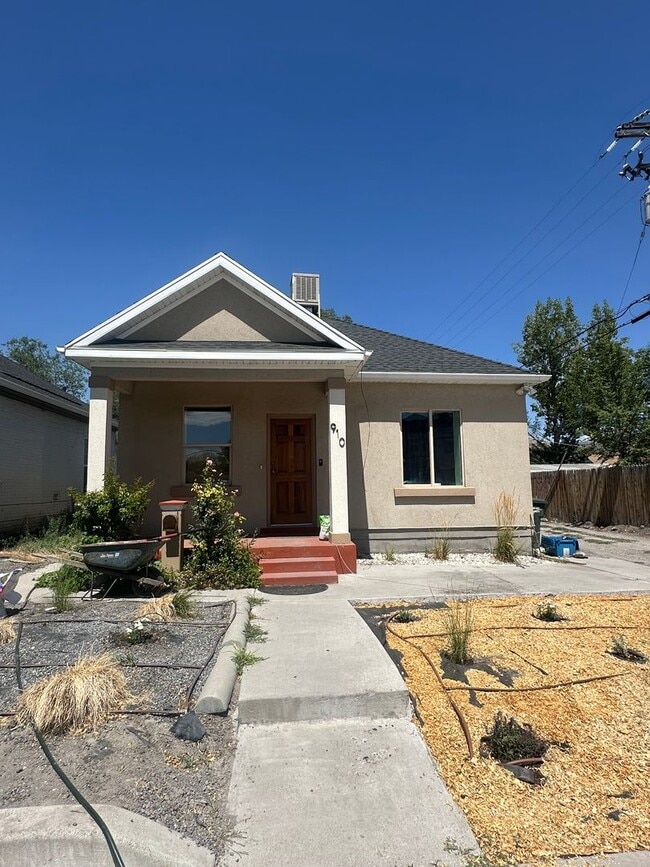 Building Photo - 910 W 600 S