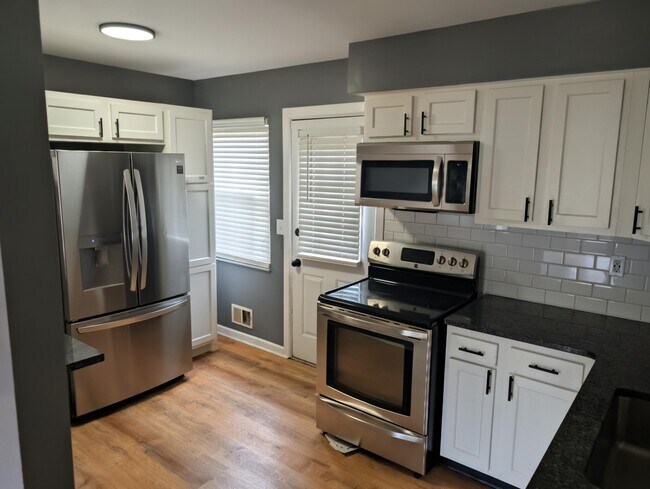 Foto del edificio - 5726 Beechcroft Rd