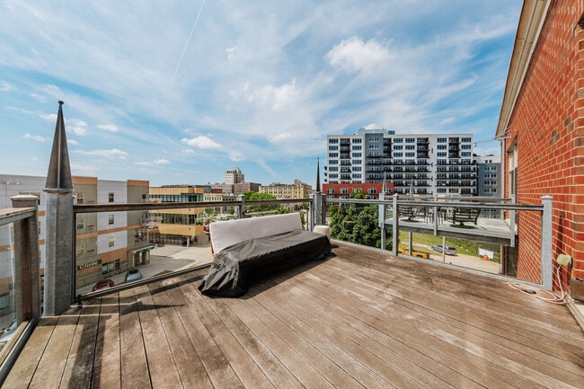 Foto del edificio - 130 S Water St