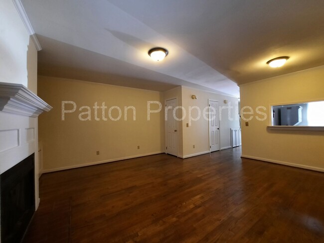 Foto del edificio - Shandon Oaks Townhome